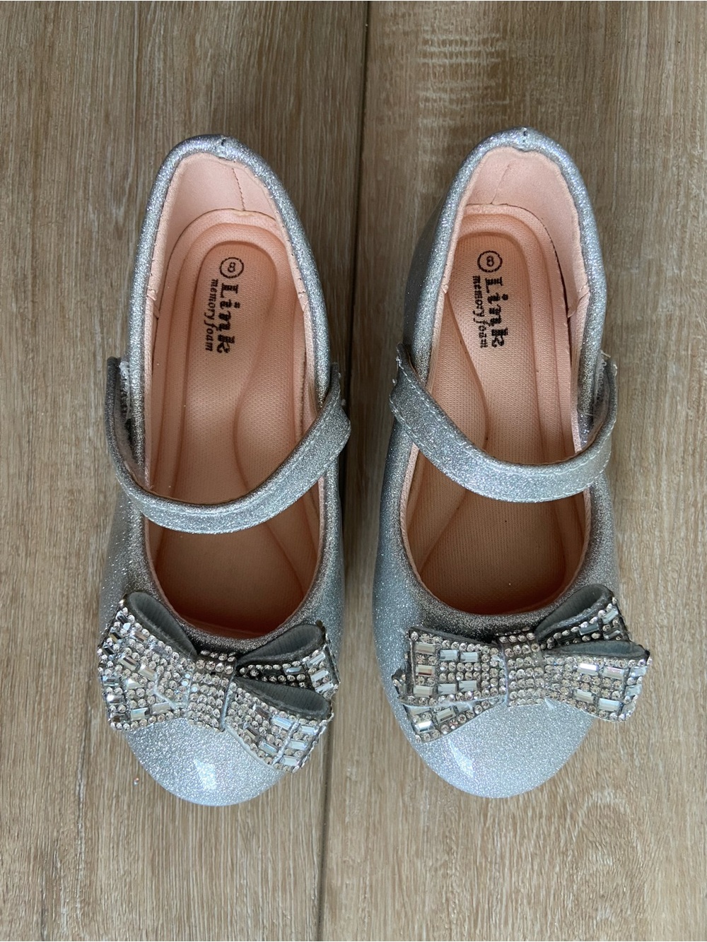 Link Toddler Girls Silver Glitter Mary Jane Shoes with Jeweled Bow